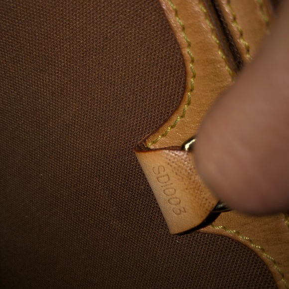 Authentic Louis Vuitton - Picture 5 of 10
